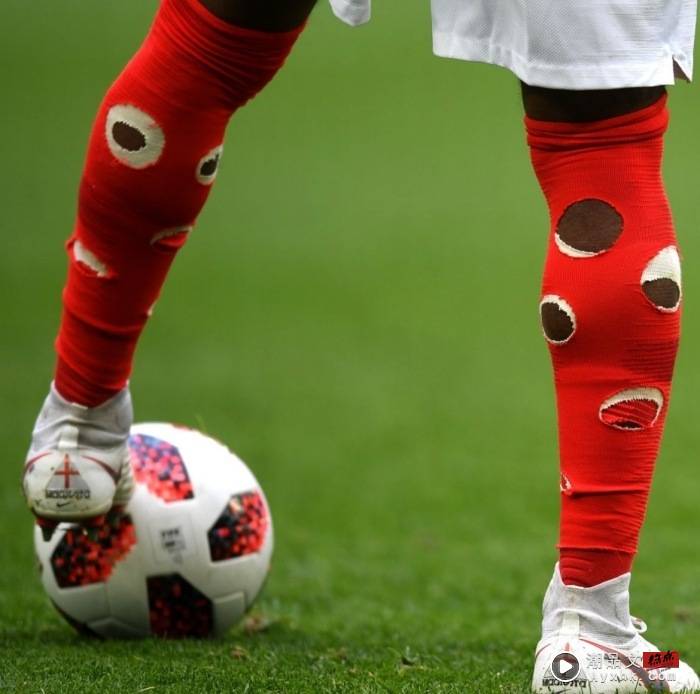 世界杯 I 足球员袜子为什么老是有大小破洞？原来背后有这个原因！ 更多热点 图1张